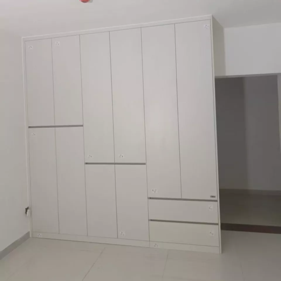 Kleiderschränke aus Birkenholz